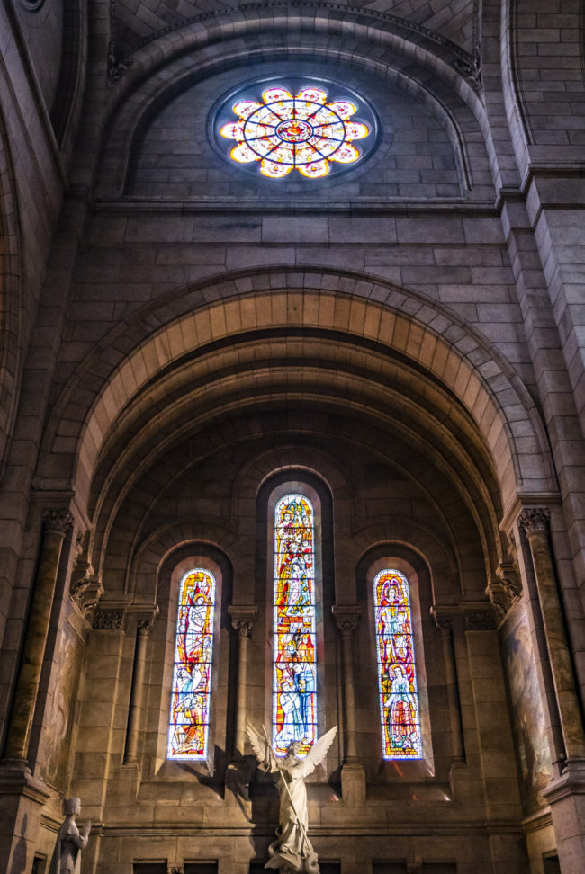 Paris 18 Buttes-Montmartre, France - GPS 48.886508, 2.343003 - Sony A7III + SONY FE 24-105mm, F4 G OSS - 30mm - 1/125 - f/4.0 - ISO3200