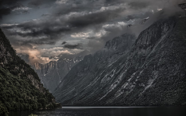 Øverås, Norway - GPS 62.542088, 8.183227 - Panasonic GH4 + Panasonic Lumix G X VARIO 35-100mm f/2.8 Power OIS - 70mm - 1/5 - f/4.5 - ISO100