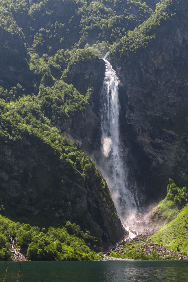 Gouaux-de-Larboust, France - GPS 42.744442, 0.490665 - Canon EOS 7D + Canon EF 70-200mm f/4 USM L IS -  - 1/60 - f/8.0 - ISO100