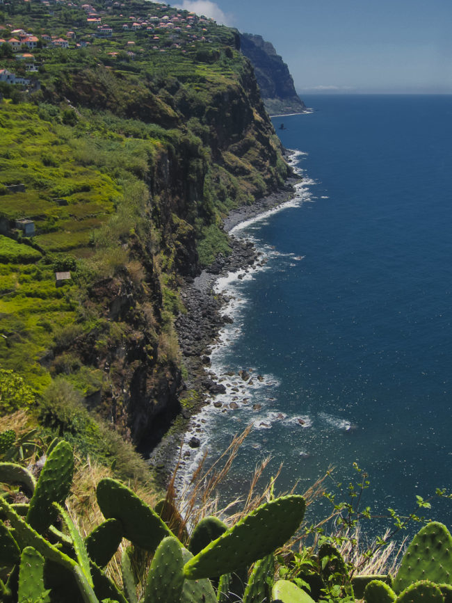 Campanário, Portugal - GPS 32.665998, -17.049260 - Canon EOS 20D + Canon EF-S 17-85mm f/4-5.6 IS USM -  - 1/100 - f/8.0 - ISO100