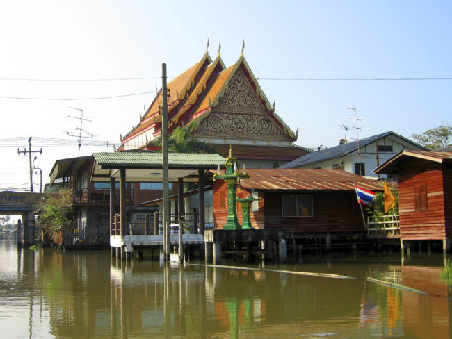 Khaosan, Thailand - GPS 13.761792, 100.490865 - Canon EOS 20D + Canon EF-S 17-85mm f/4-5.6 IS USM -  - 0/1 - f/8.0 - ISO100