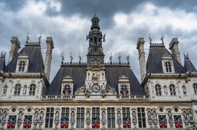 Courtyard of the Hôtel de Ville, France - GPS 48.856725, 2.351247 - Sony A7III + SONY FE 24-105mm, F4 G OSS - 36mm - 1/160 - f/5.6 - ISO100