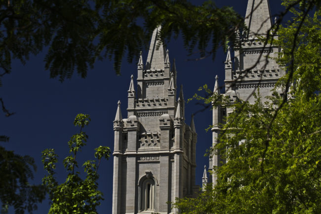 Gateway Condominium, United States - GPS 40.770597, -111.889325 - Canon EOS 7D + Sigma AF 24-70mm f/2.8 EX DG macro -  - 1/250 - f/7.1 - ISO100
