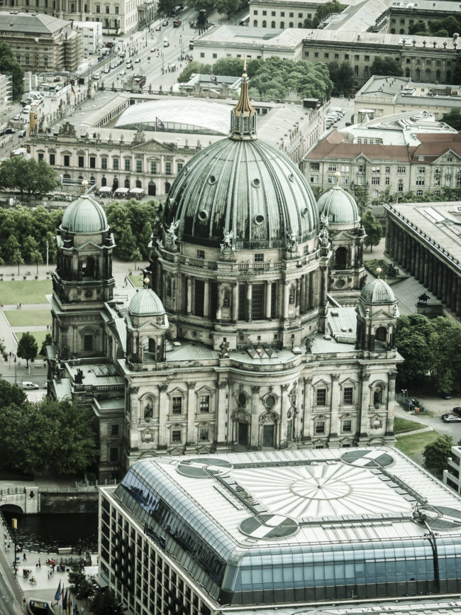 Mitte, Germany - GPS 52.520953, 13.409602 - Panasonic GH4 + Panasonic Lumix G X VARIO 35-100mm f/2.8 Power OIS - 136mm - 1/80 - f/3.2 - ISO200