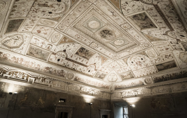 Ponte, Italy - GPS 41.902983, 12.466305 - Panasonic GH4 + Olympus M.Zuiko ED 9-18mm 4.0-5.6 - 20mm - 1/30 - f/4.3 - ISO1600