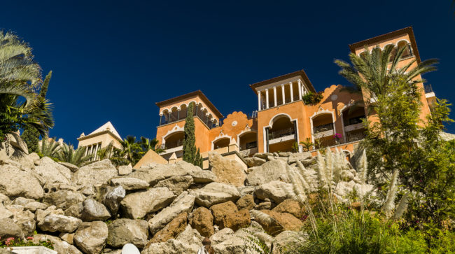 Playa del Duque, Spain - GPS 28.092268, -16.743517 - Canon EOS 1100D + Tamron AF 17-50mm 2,8 XR Di II LD ASL -  - 1/125 - f/8.0 - ISO100