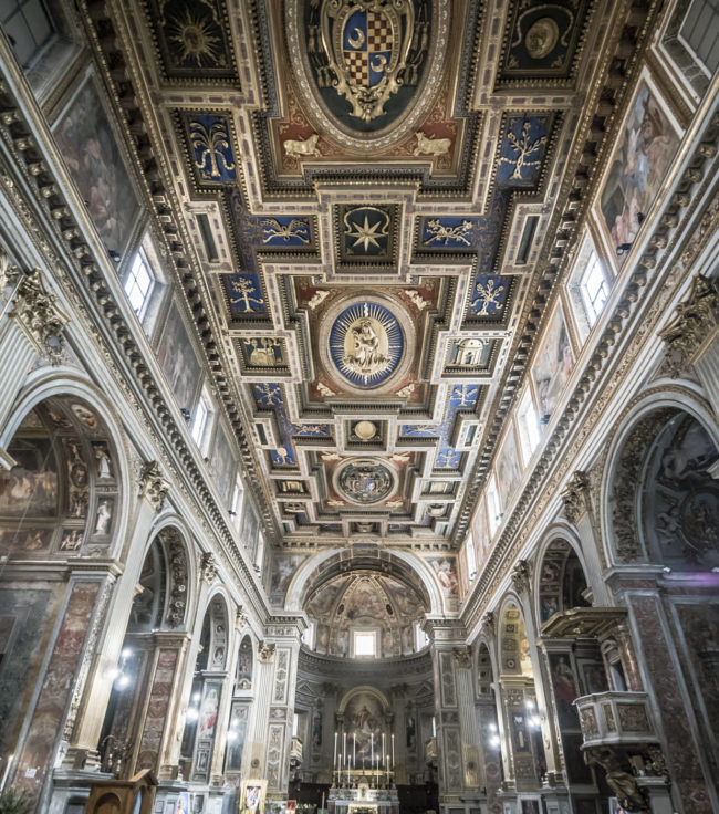 Pigna, Italy - GPS 41.900740, 12.483685 - Panasonic Lumix DMC-GH4 + Olympus M.Zuiko ED 9-18mm 4.0-5.6 - 18mm - 1/20 - f/4.0 - ISO1600