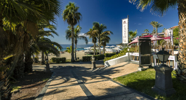 Playa del Duque, Spain - GPS 28.091980, -16.743753 - Canon EOS 7D + Tokina AF 11-16mm f/2.8 AT-X Pro DX -  - 1/80 - f/8.0 - ISO100