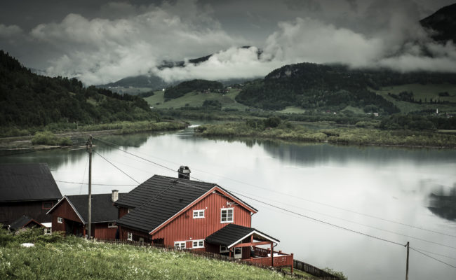 Sørstrand, Norway - GPS 61.402238, 10.206592 - Panasonic GH4 + Panasonic Lumix G X VARIO 35-100mm f/2.8 Power OIS - 70mm - 1/125 - f/8.0 - ISO100