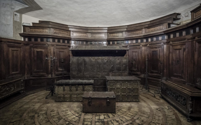 Ponte, Italy - GPS 41.902983, 12.466305 - Panasonic GH4 + Olympus M.Zuiko ED 9-18mm 4.0-5.6 - 18mm - 1/20 - f/4.0 - ISO1600