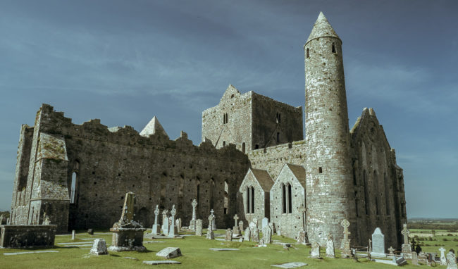 Cashel, Ireland - GPS 52.520413, -7.889887 - Panasonic Lumix GX8 + Panasonic LEICA DG SUMMILUX 12mm f1.4 - 24mm - 1/200 - f/8.0 - ISO200