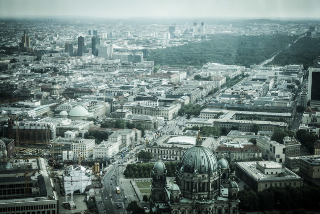 Mitte, Germany - GPS 52.520953, 13.409602 - SONY DSC-RX100 IV + 27-70mm F1.8-2.8 - 70mm - 1/100 - f/3.2 - ISO80