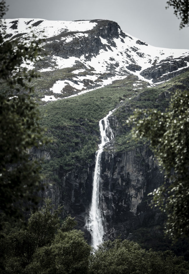 Briksdalsbre, Norway - GPS 61.671728, 6.814152 - Panasonic GH4 + Panasonic Lumix G X VARIO 35-100mm f/2.8 Power OIS - 128mm - 1/320 - f/2.8 - ISO100
