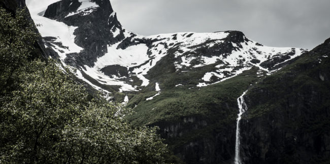 Briksdalsbre, Norway - GPS 61.671728, 6.814152 - Panasonic GH4 + Panasonic Lumix G X VARIO 35-100mm f/2.8 Power OIS - 70mm - 1/100 - f/8.0 - ISO100