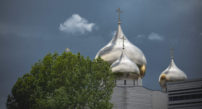 Cathédrale de la Sainte-Trinit, France - GPS 48.862682, 2.302497 - Sony A7III + SONY FE 24-105mm, F4 G OSS - 105mm - 1/250 - f/7.1 - ISO125