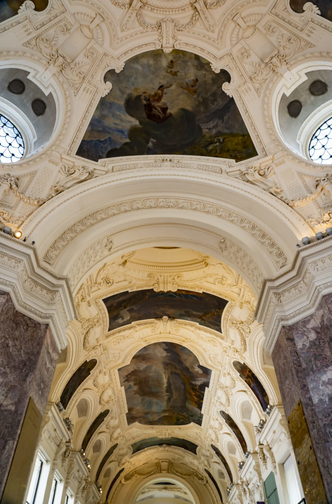 Champs-Elysées, France - GPS 48.866030, 2.314362 - Sony A7III + SONY FE 24-105mm, F4 G OSS - 24mm - 1/100 - f/8.0 - ISO1250