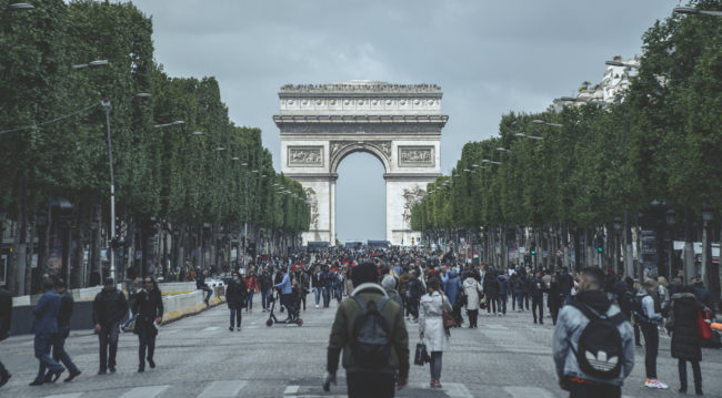 Champs-Elysées, France - GPS 48.870282, 2.306037 - Sony A6500 + SONY E 18-105 mm,  F4 G OSS PZ - 157mm - 1/250 - f/4.0 - ISO100