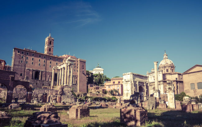 Campitelli, Italy - GPS 41.891895, 12.484893 - Panasonic GH4 + Olympus M.Zuiko ED 9-18mm 4.0-5.6 - 24mm - 1/125 - f/8.0 - ISO200