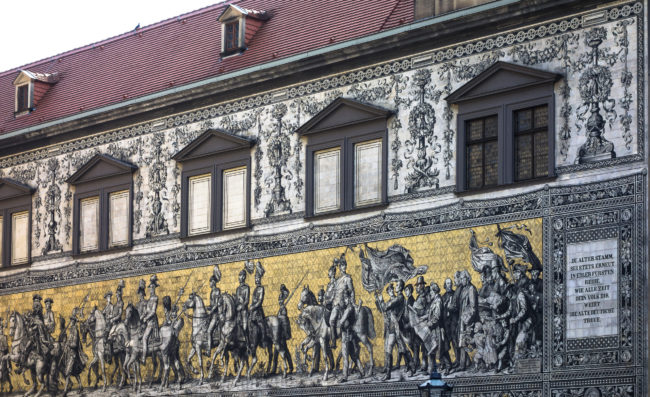 Dresden, Germany - GPS 51.053350, 13.739047 - SONY DSC-RX100 + 28-100mm F1.8-4.9 - 88mm - 1/200 - f/4.5 - ISO80
