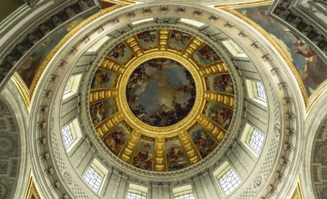 Invalides, France - GPS 48.855023, 2.312483 - Sony A7III + SONY FE 24-105mm, F4 G OSS - 28mm - 1/40 - f/4.0 - ISO2000