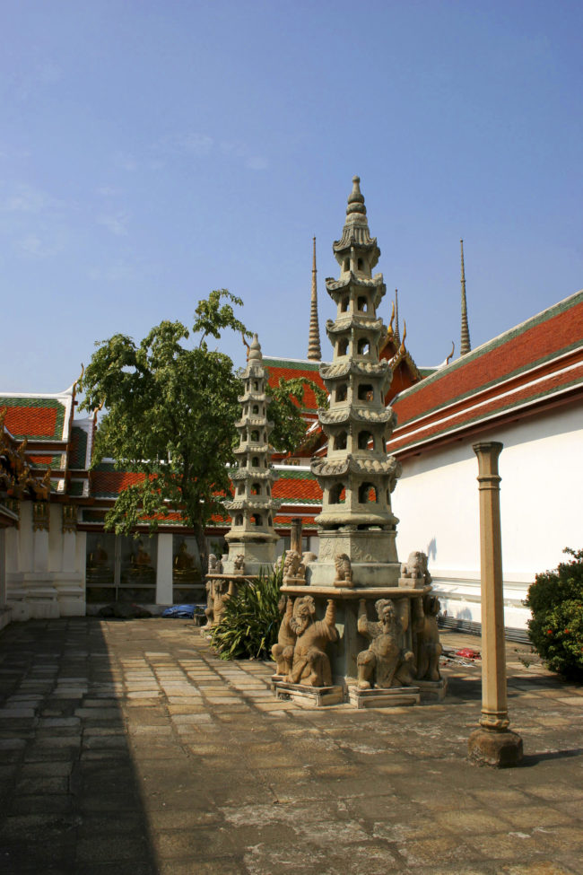 Khaosan, Thailand - GPS 13.761792, 100.490865 - Canon EOS 20D + Canon EF-S 17-85mm f/4-5.6 IS USM -  - 0/1 - f/8.0 - ISO100