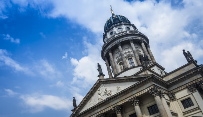 Berlin-Friedrichstadt, Germany - GPS 52.513838, 13.392845 - SONY DSC-RX100 IV + 27-70mm F1.8-2.8 - 30mm - 1/80 - f/8.0 - ISO80