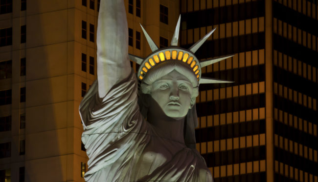 Bracken, United States - GPS 36.101112, -115.173347 - Canon EOS 7D + Canon EF 70-200mm f/4 USM L IS -  - 1/6 - f/4.0 - ISO640