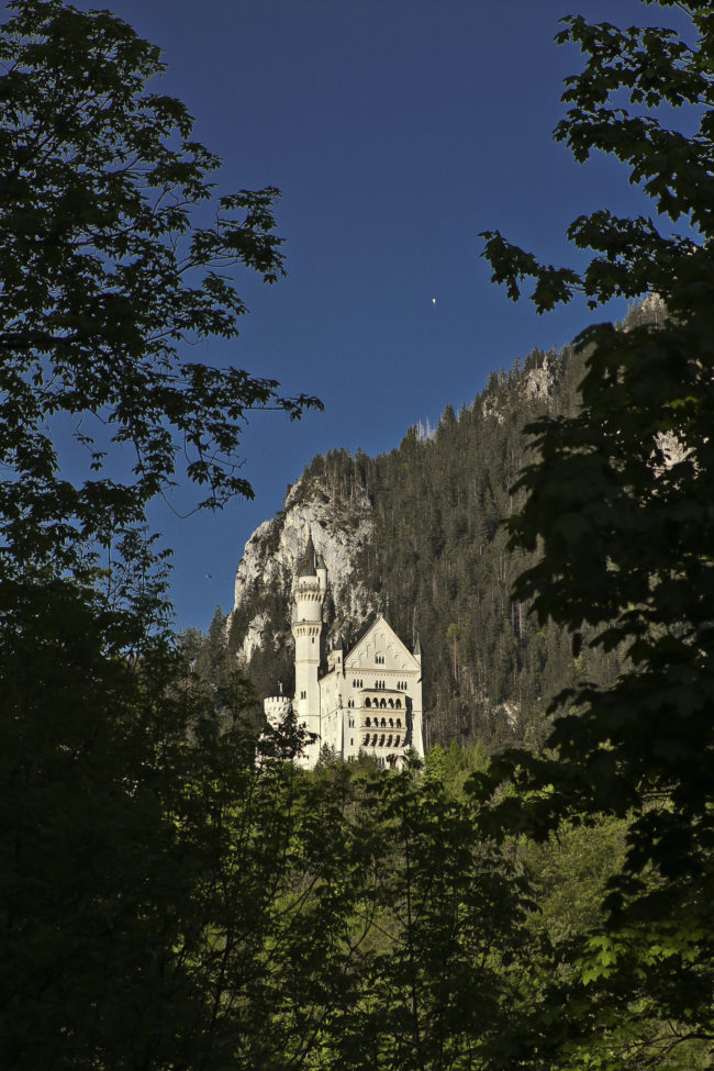 Hohenschwangau, Germany - GPS 47.556445, 10.742097 - Canon EOS 7D + Canon EF-S 17-85mm f/4-5.6 IS USM -  - 0/1 - f/8.0 - ISO100