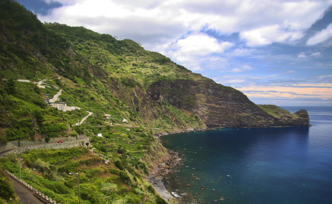 Faial, Portugal - GPS 32.794057, -16.849628 - Canon EOS 20D + Canon EF-S 17-85mm f/4-5.6 IS USM -  - 1/100 - f/8.0 - ISO100