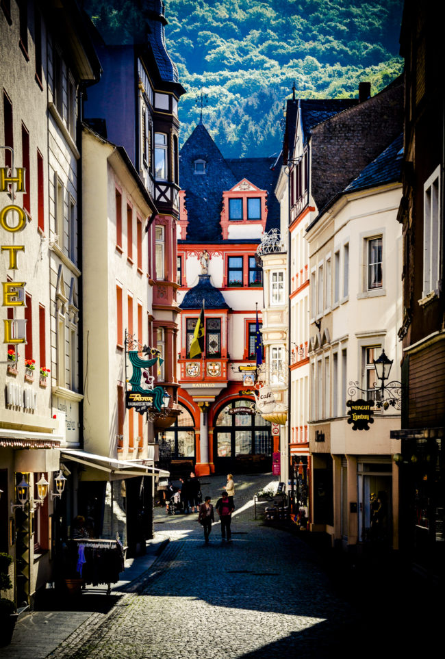 Bernkastel-Kues, Germany - GPS 49.915427, 7.074847 - Canon EOS 7D + Sigma 17-50mm, F2.8 EX DC OS HSM -  - 1/60 - f/5.6 - ISO100
