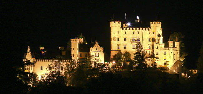 Hohenschwangau, Germany - GPS 47.558703, 10.733047 - Canon EOS 7D + Canon EF-S 17-85mm f/4-5.6 IS USM -  - 1/100 - f/8.0 - ISO100