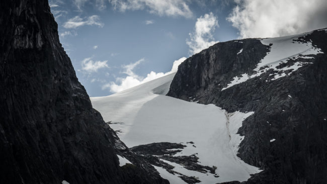 Briksdalsbre, Norway - GPS 61.657138, 6.849833 - Panasonic GH4 + Panasonic Lumix G X VARIO 35-100mm f/2.8 Power OIS - 200mm - 1/200 - f/8.0 - ISO100