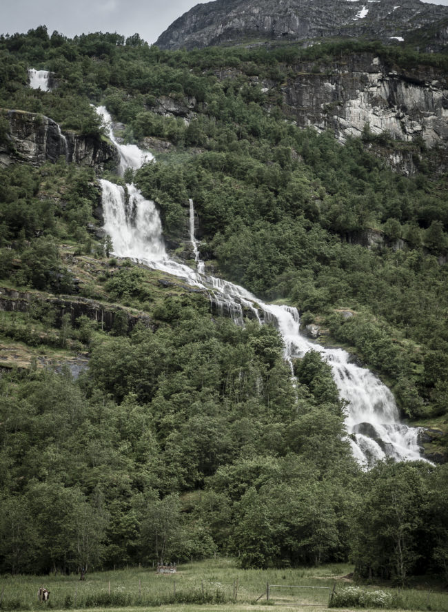 Briksdalsbre, Norway - GPS 61.657625, 6.847593 - Panasonic GH4 + Panasonic Lumix G Vario 12-35mm/2,8 OIS - 58mm - 1/40 - f/3.5 - ISO100