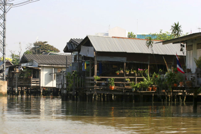 Khaosan, Thailand - GPS 13.761792, 100.490865 - Canon EOS 20D + Canon EF-S 17-85mm f/4-5.6 IS USM -  - 0/1 - f/8.0 - ISO100