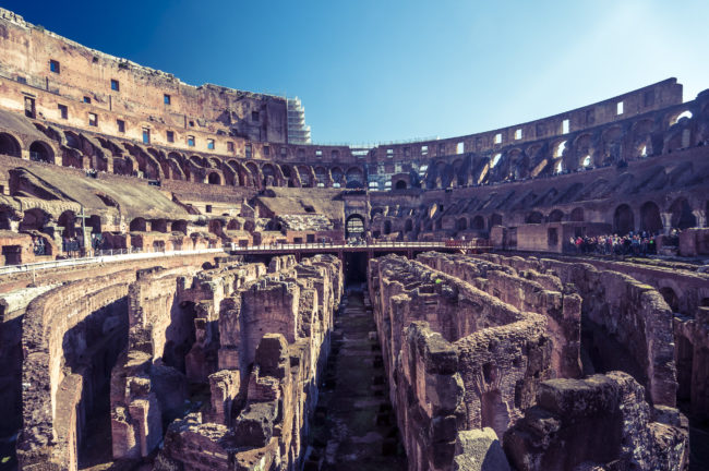 Piazza del Colosseo, Italy - GPS 41.890328, 12.491857 - Panasonic GH4 + Olympus M.Zuiko ED 9-18mm 4.0-5.6 - 18mm - 1/80 - f/8.0 - ISO200