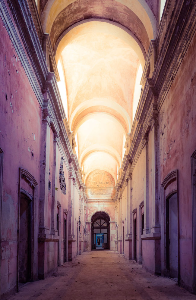 Băile Herculane, Romania - GPS 44.889628, 22.423560 - Sony A7III + SONY FE 24-105mm, F4 G OSS - 24mm - 1/125 - f/4.0 - ISO2500