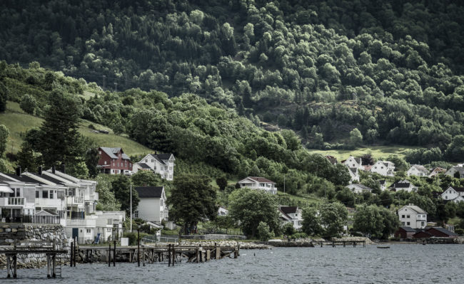 Fosse, Norway - GPS 61.182318, 6.753283 - Panasonic GH4 + Panasonic Lumix G X VARIO 35-100mm f/2.8 Power OIS - 200mm - 1/30 - f/8.0 - ISO100