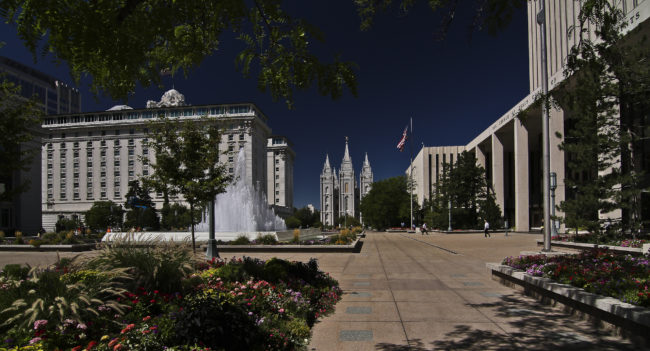 Gateway Condominium, United States - GPS 40.770597, -111.889325 - Canon EOS 7D + Tokina AF 11-16mm f/2.8 AT-X Pro DX -  - 1/125 - f/10.0 - ISO100