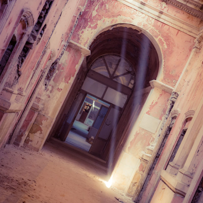 Băile Herculane, Romania - GPS 44.889628, 22.423544 - Sony A7III + SONY FE 24-105mm, F4 G OSS - 67mm - 1/50 - f/4.0 - ISO1000