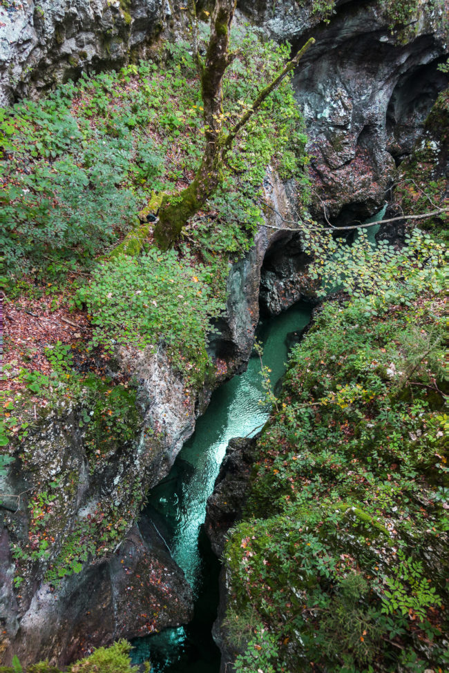 Studor v Bohinju, Slovenia - GPS 46.294130, 13.888752 - SONY DSC-RX100 + 28-100mm F1.8-4.9 - 28mm - 1/25 - f/1.8 - ISO125