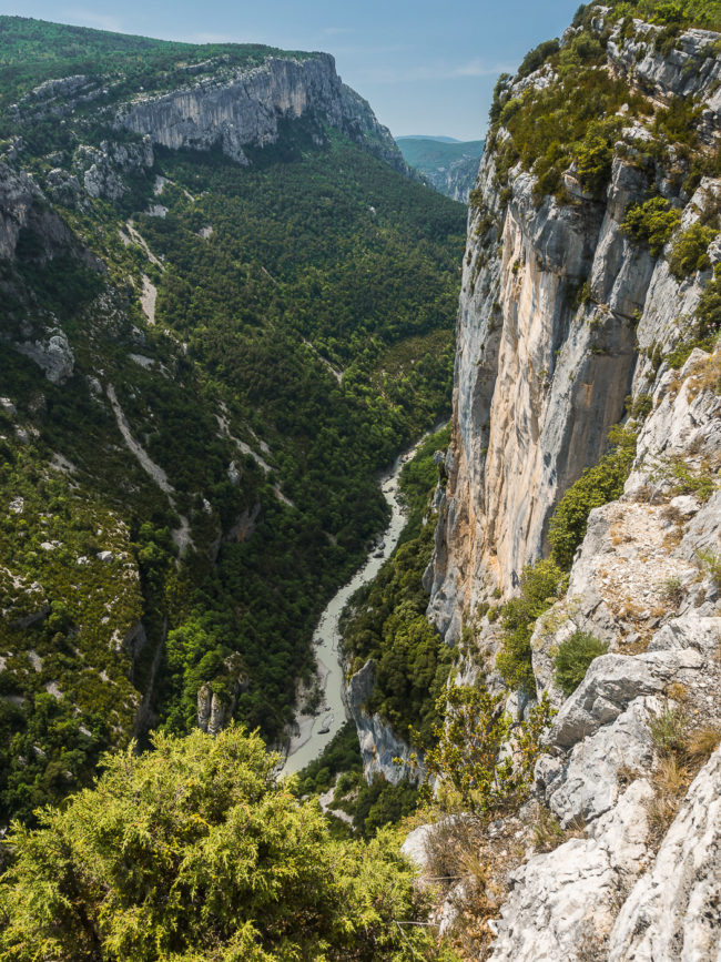 Rougon, France - GPS 43.780422, 6.390600 - Panasonic GH4 + Olympus M.Zuiko ED 9-18mm 4.0-5.6 - 24mm - 1/160 - f/8.0 - ISO200