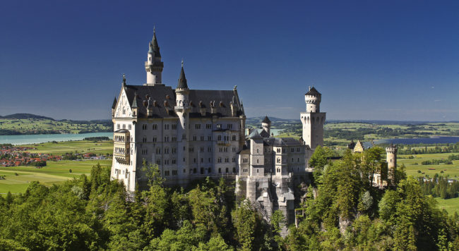 Hohenschwangau, Germany - GPS 47.555152, 10.749403 - Canon EOS 7D + Canon EF-S 17-85mm f/4-5.6 IS USM -  - 1/100 - f/8.0 - ISO100