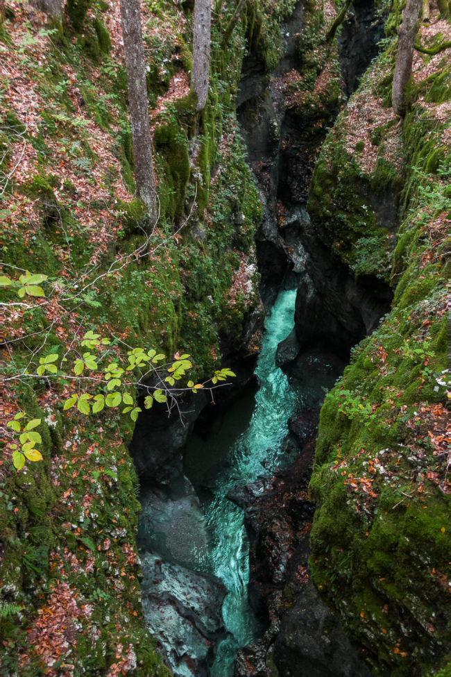 Studor v Bohinju, Slovenia - GPS 46.296440, 13.887610 - SONY DSC-RX100 + 28-100mm F1.8-4.9 - 28mm - 1/40 - f/1.8 - ISO800