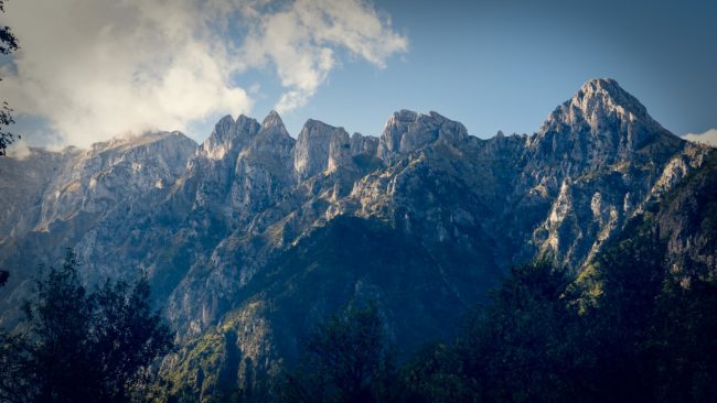 Kikaj, Albania - GPS 42.448279, 19.956266 - Sony A7III + SONY FE 24-105mm, F4 G OSS - 52mm - 1/80 - f/6.3 - ISO100