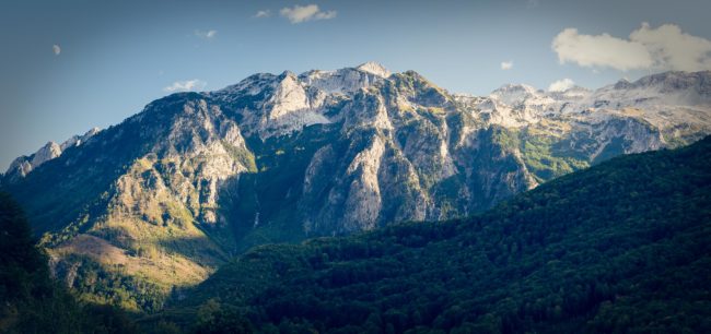 Kikaj, Albania - GPS 42.448296, 19.956274 - Sony A7III + SONY FE 24-105mm, F4 G OSS - 50mm - 1/40 - f/6.3 - ISO100